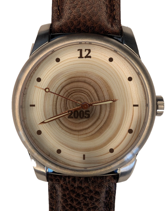 Wood watch with 21 tree rings, origin year 2005 burned on the dial